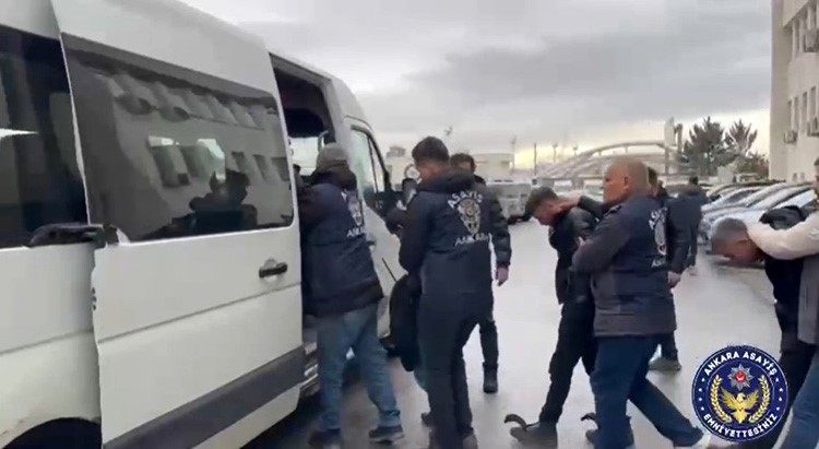 ankarada calinti araclari presleyerek yok eden 8 supheli yakalandi 1 KVwC1B5b