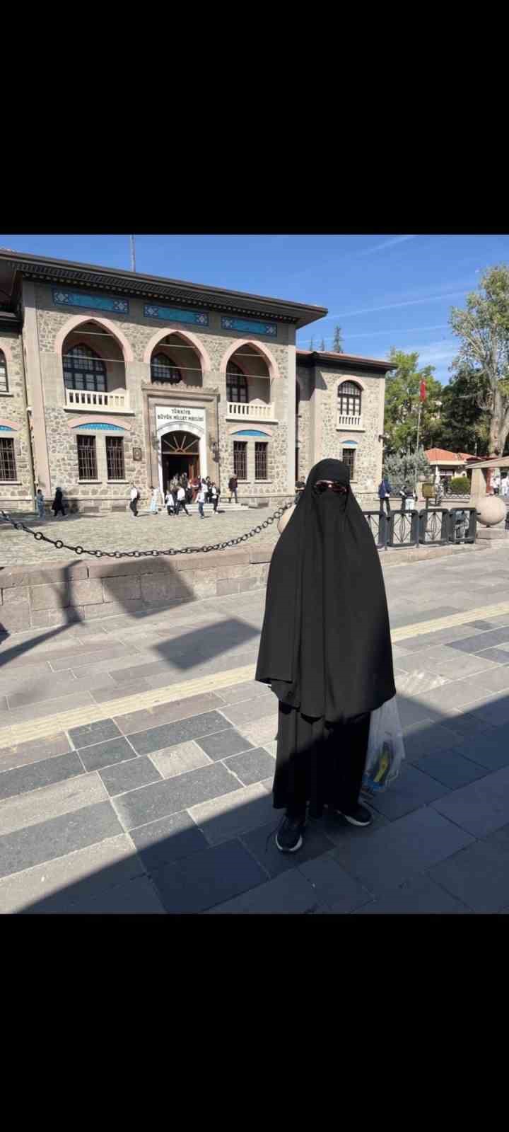 ankarada carsafla gezen erkek sahis gozaltina alindi 1 S8wGK1yh