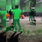 ankarada-cocuklar-arasindaki-kavgaya-aileler-dahil-oldu-o-anlar-kamerada-xg2D3qAs.jpg