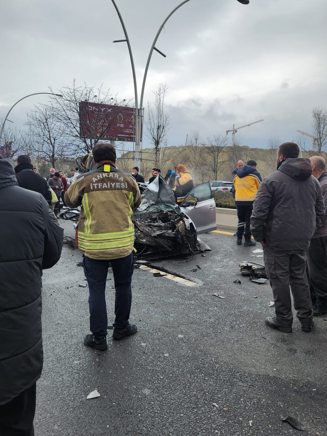 ankarada durakta bekleyen ego otobusune otomobil carpti 1i agir 4 yarali 2