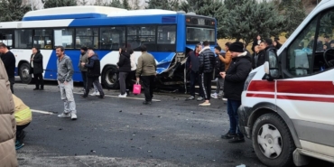 ankarada-durakta-bekleyen-ego-otobusune-otomobil-carpti-1i-agir-4-yarali-UIKERp6v.jpg