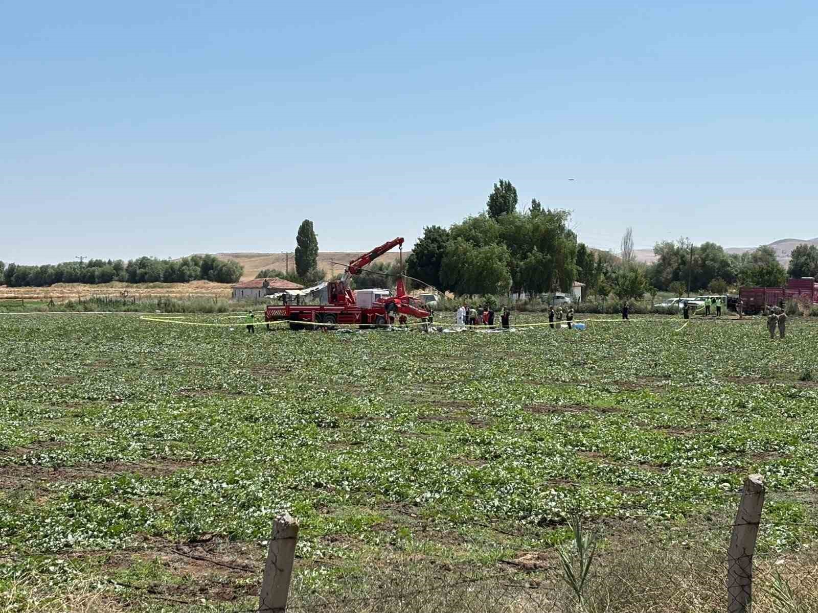 Ankara’da düşen eğitim helikopteri vinçle kaldırıldı 4 ankarada dusen egitim helikopteri vincle kaldirildi 0