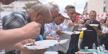 ankarada-duzenlenen-kavurma-yeme-yarismasi-renkli-goruntulere-sahne-oldu-X4FKGHYj.jpg