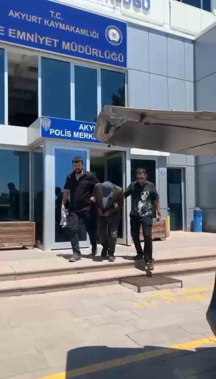 ankarada esini bicakla olduren zanli yakalandi 0 DDTKN9CV