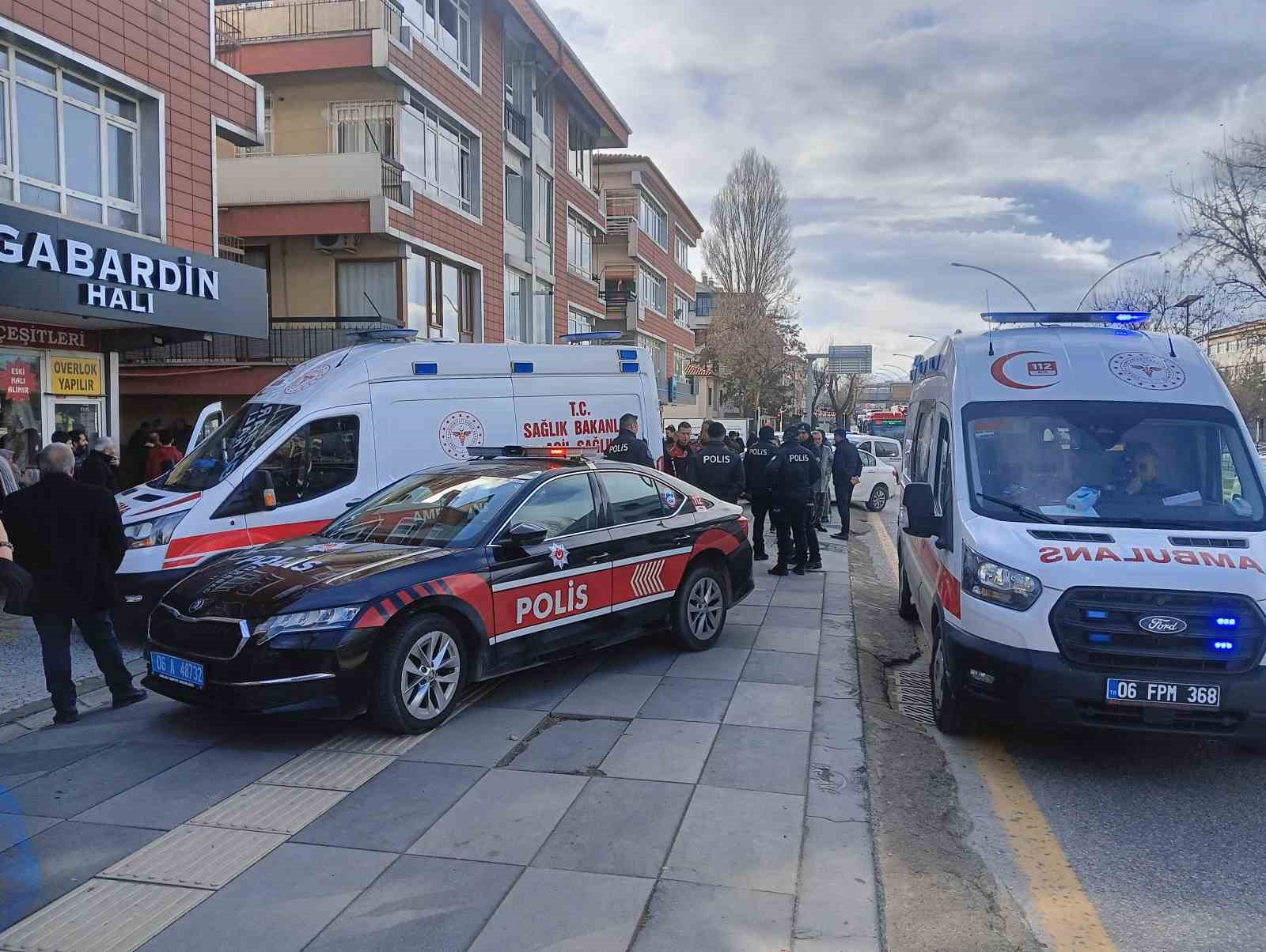 Ankara’da eski damadı tarafından öldürülen kadının komşusu: "Sürekli eve gelip rahatsız ettiğini söylüyordu" 5 ankarada eski damadi tarafindan oldurulen kadinin komsusu surekli eve gelip rahatsiz ettigini soyluyordu 1 n8Q8uDWn