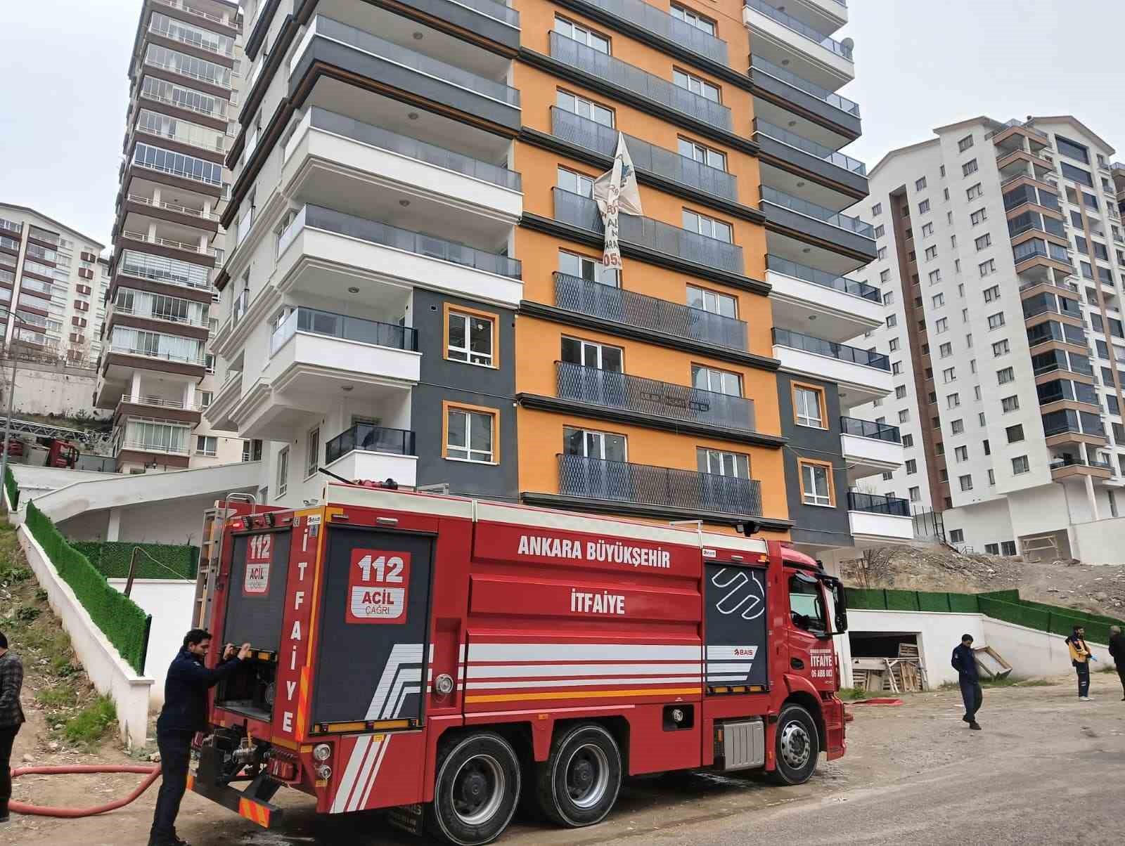ankarada ev yangininda mahsur kalan anne ile oglu kurtarildi 3 Ndw3mT13