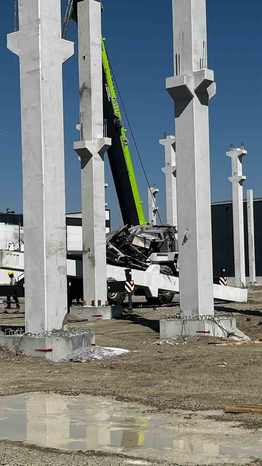 ankarada fabrika insaatinda korkutan kaza beton kolon vinc kabininin uzerine dustu 0 WqF8Updd
