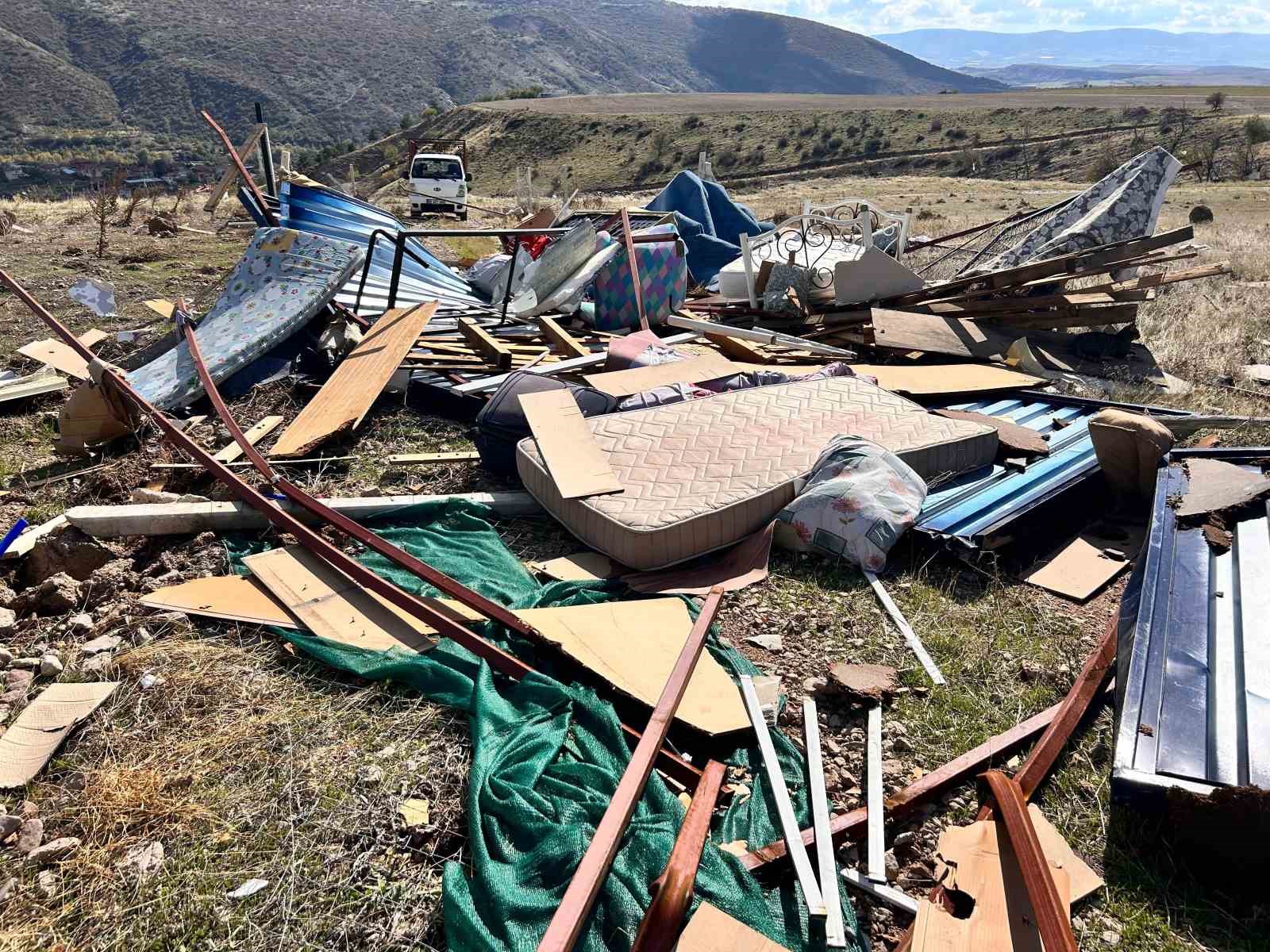 ankarada firtinada hasar goren bolge goruntulendi 4 M3FtDrin