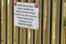 Kars’ta yaşlı kadın makam aracındaki Türk bayrağını öptü 1 thumbnail