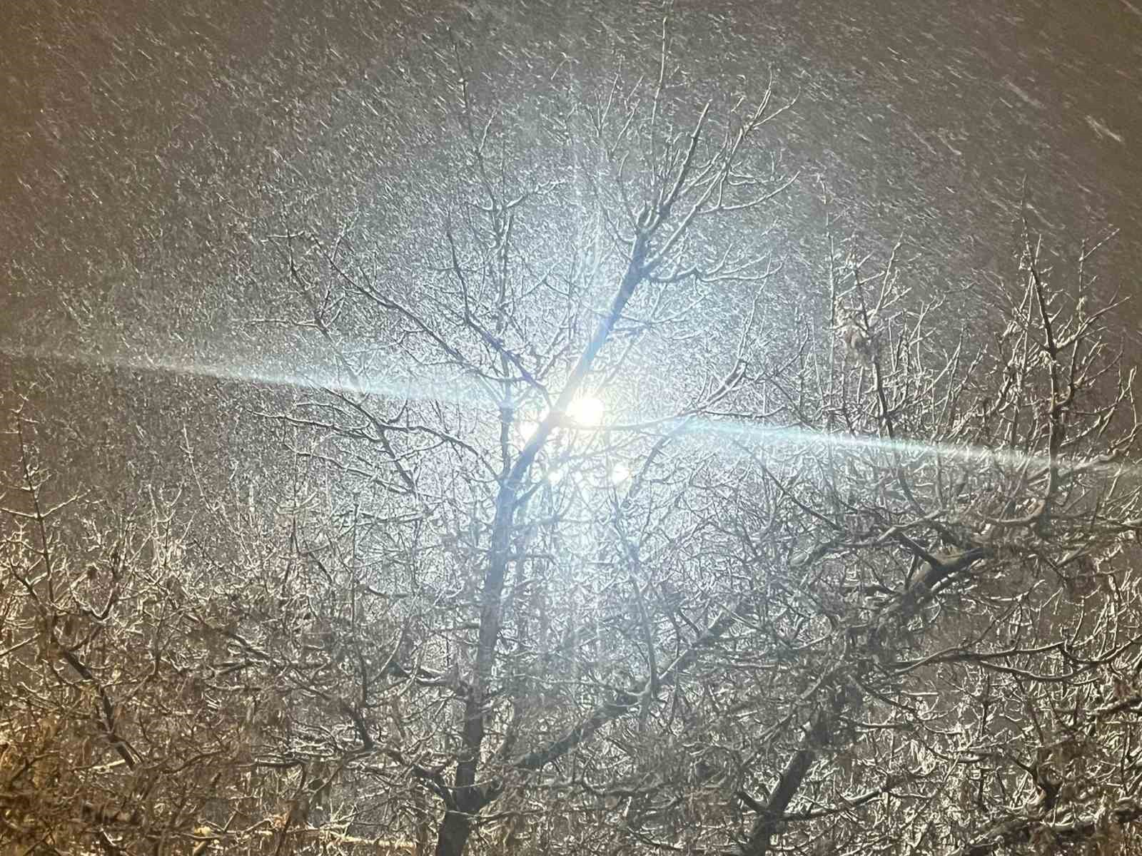ankarada gece saatlerinde kar yagisi etkili oldu 1 GfHAVLBd