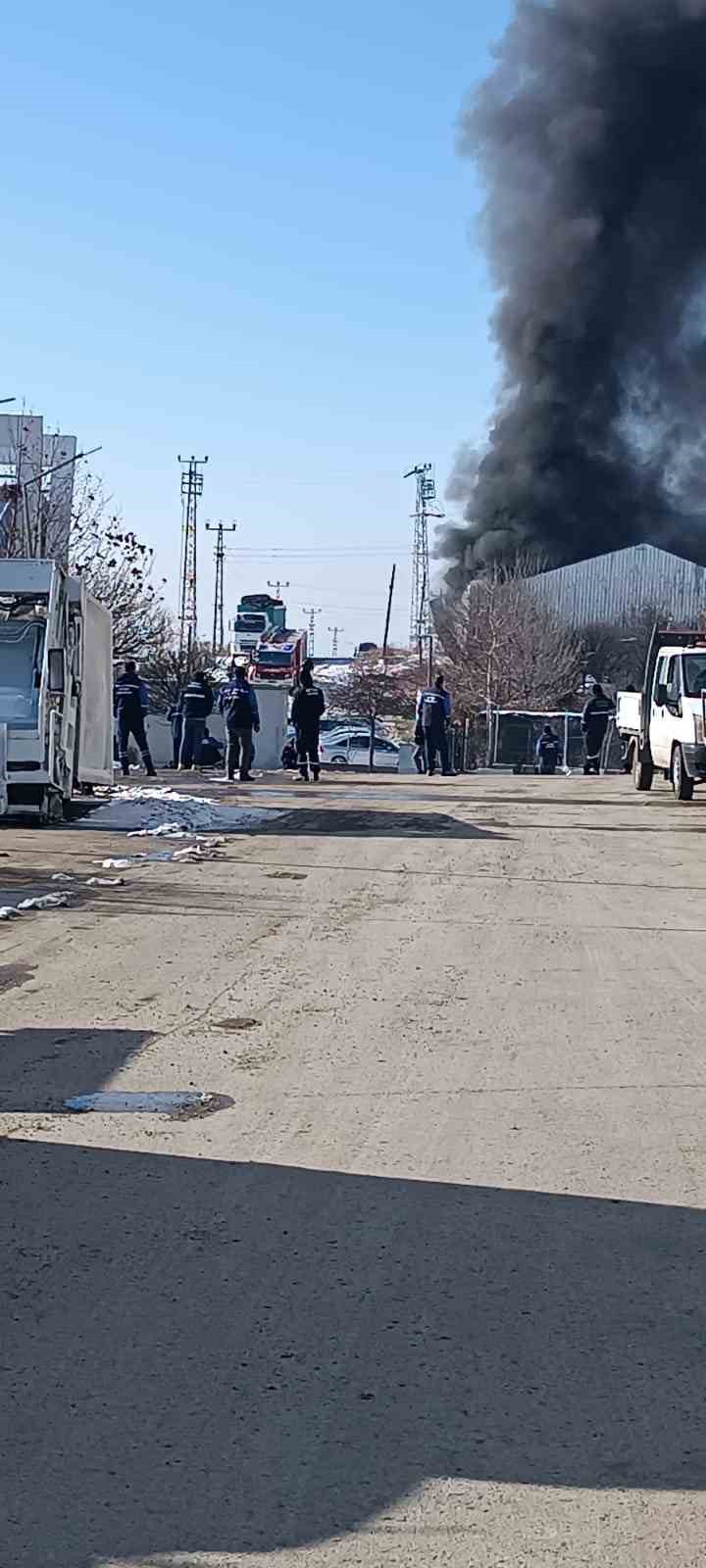 ankarada geri donusum fabrikasinda yangin 1 iiS91TgU