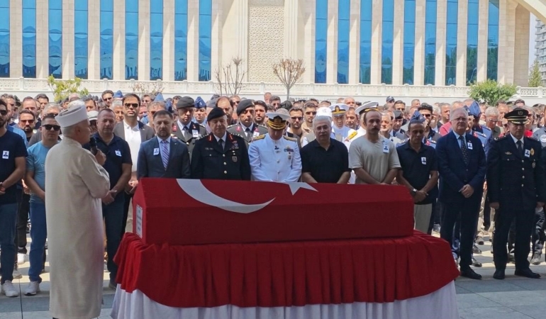 ankarada-helikopter-kazasinda-hayatini-kaybeden-pilot-son-yolcuguna-ugurlandi-ejBpjUuW.jpg
