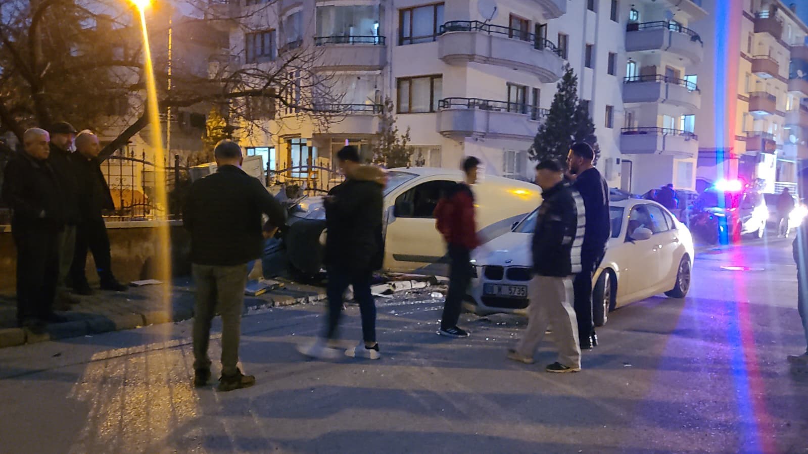 ankarada iki arac kafa kafaya carpisti 1 yarali 1 wPdHhCCm