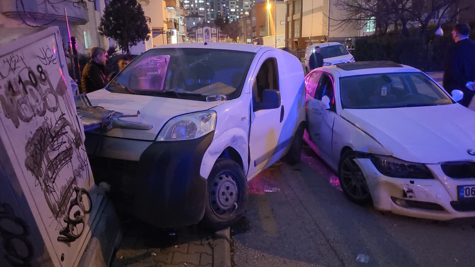 ankarada iki arac kafa kafaya carpisti 1 yarali 2 AYBSbDDS