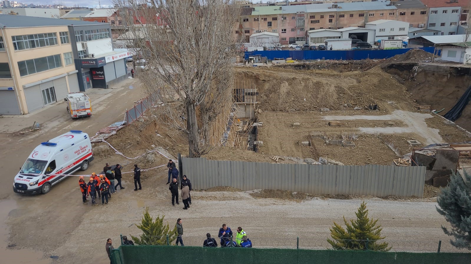 ankarada insaat alaninda gocuk altinda kalan isci hayatini kaybetti 1 7pHOPjQO