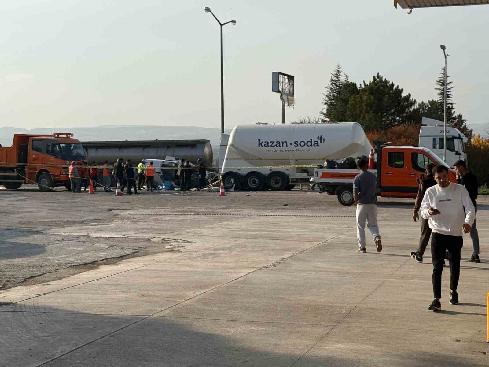 ankarada istasyon gorevlisi ayni aileden 3 kisinin oldugu kazayi anlatti 0 FAq3tCsT