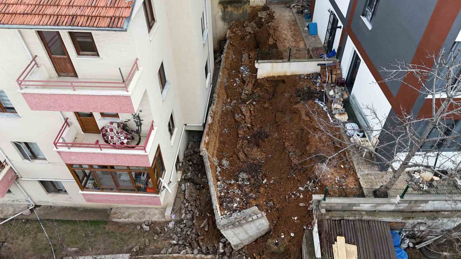 ankarada istinat duvari yikildi 5 apartman bosaltildi 0 FLJhPqAv