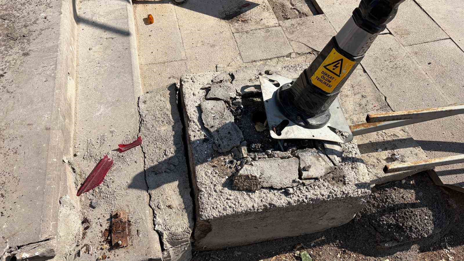ankarada kamyonet devrildi 1 yarali 2 N3LidyIn
