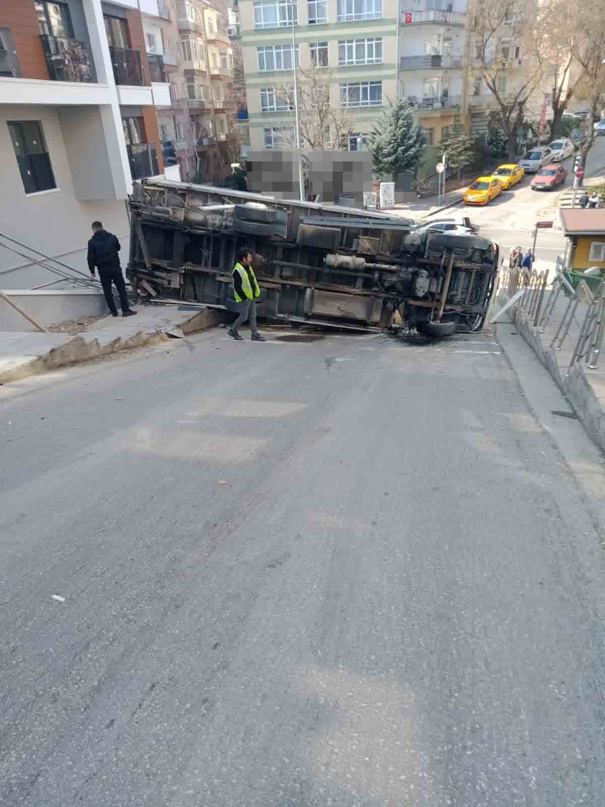 ankarada kamyonet devrildi 1 yarali 7 FqjQLw9V