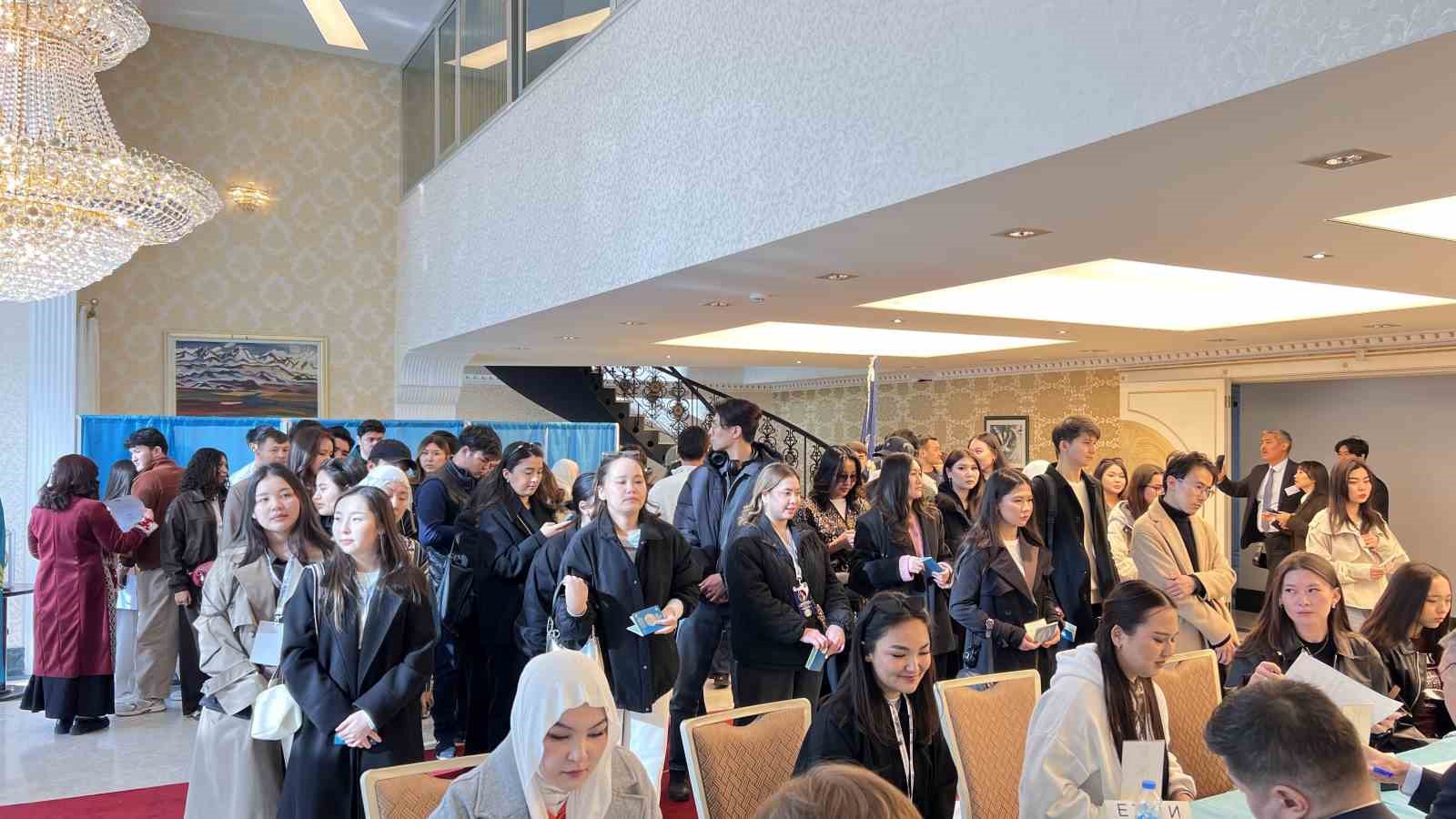 ankarada kazakistan vatandaslari sandik basina gitti 6 CDuaCJkr