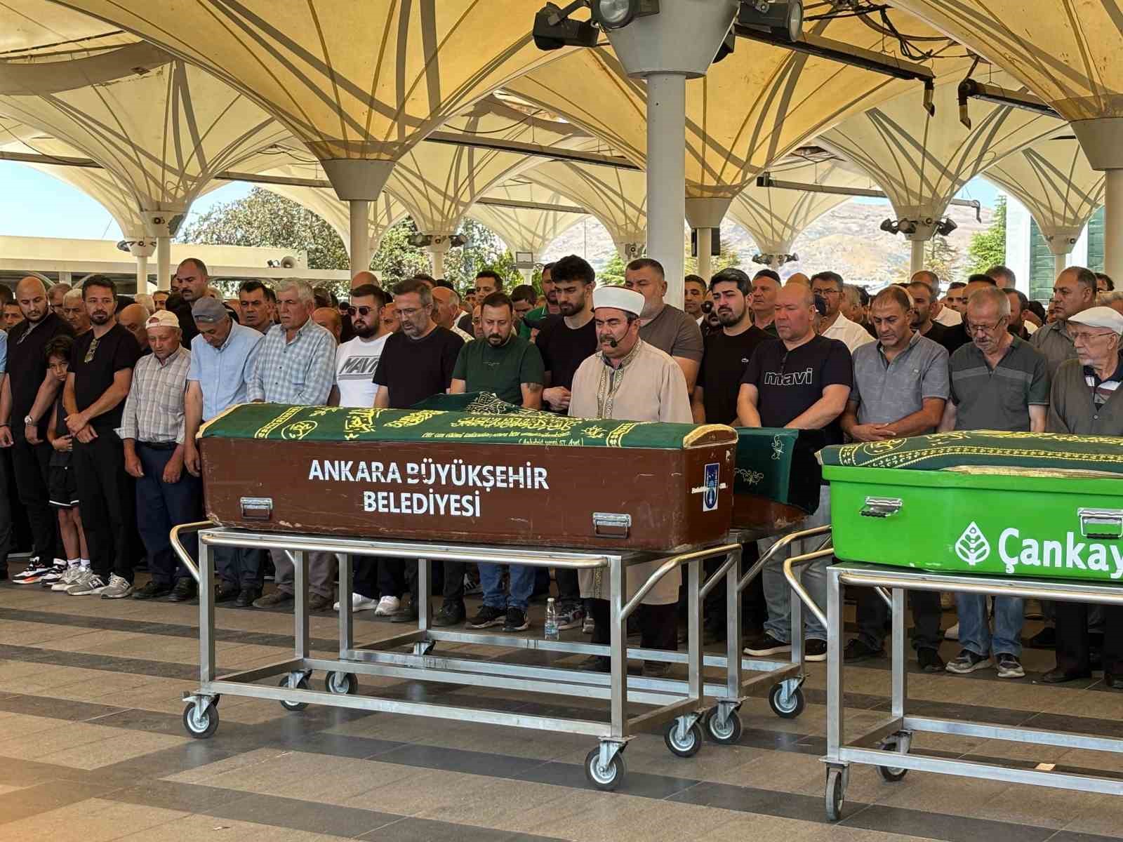 Ankara’da komşusunun arazisine sıçrayan anız yangınını söndürmeye çalışan yaşlı adam hayatını kaybetti 6 ankarada komsusunun arazisine sicrayan aniz yanginini sondurmeye calisan yasli adam hayatini kaybetti 2 FdRffiWz