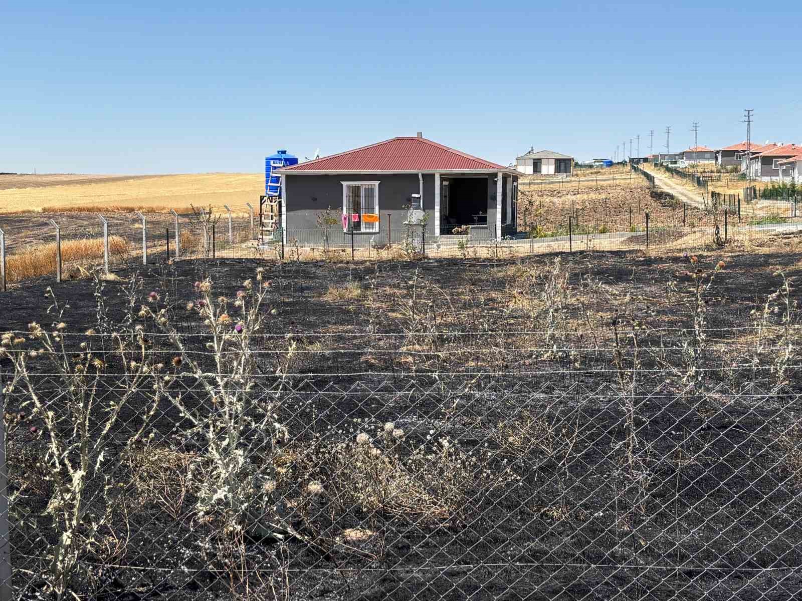 Ankara’da komşusunun arazisine sıçrayan anız yangınını söndürmeye çalışan yaşlı adam hayatını kaybetti 7 ankarada komsusunun arazisine sicrayan aniz yanginini sondurmeye calisan yasli adam hayatini kaybetti 3 4UJa9zUp