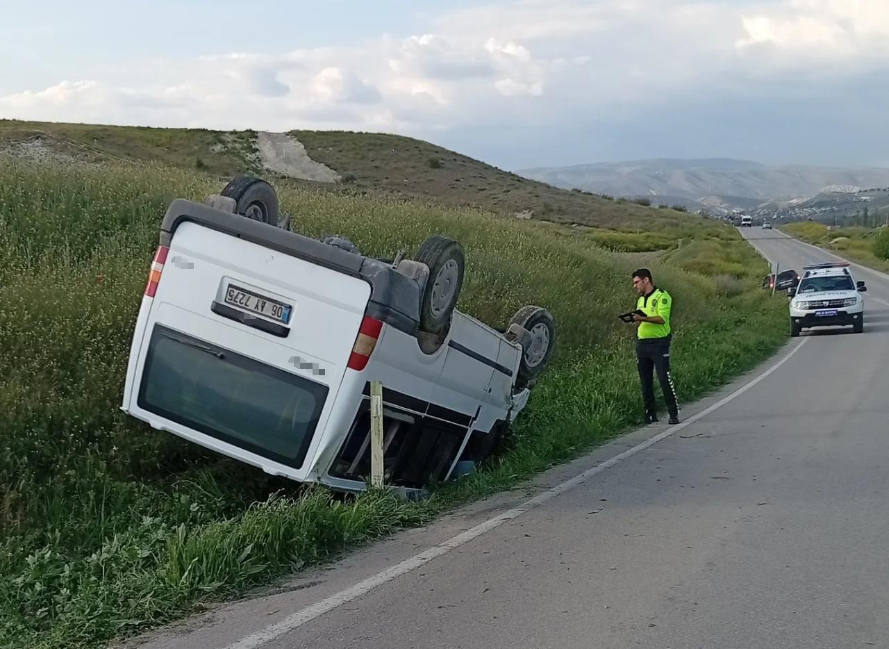 ankarada kontrolden cikan minibus devrildi 1 olu 0 7m5iDd1g