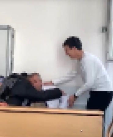 ankarada-lise-ogrencilerinden-ogretmene-saygisiz-hareketler-fkirpIuD.jpg
