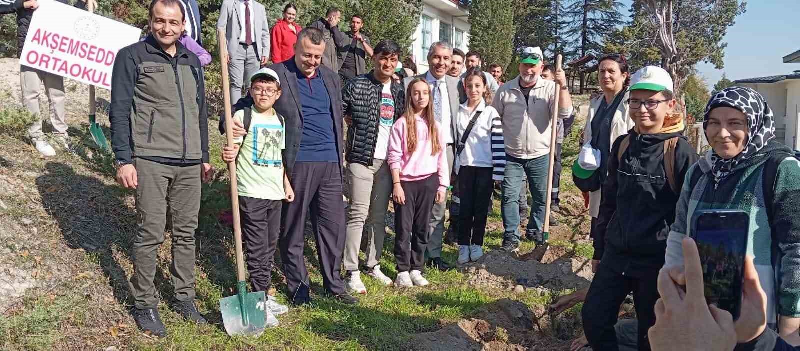 ankarada milli agaclandirma gununde fidanlar toprakla bulustu 0 KEfaN1FE
