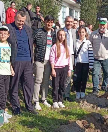 ankarada-milli-agaclandirma-gununde-fidanlar-toprakla-bulustu-TkE7PzpS.jpg