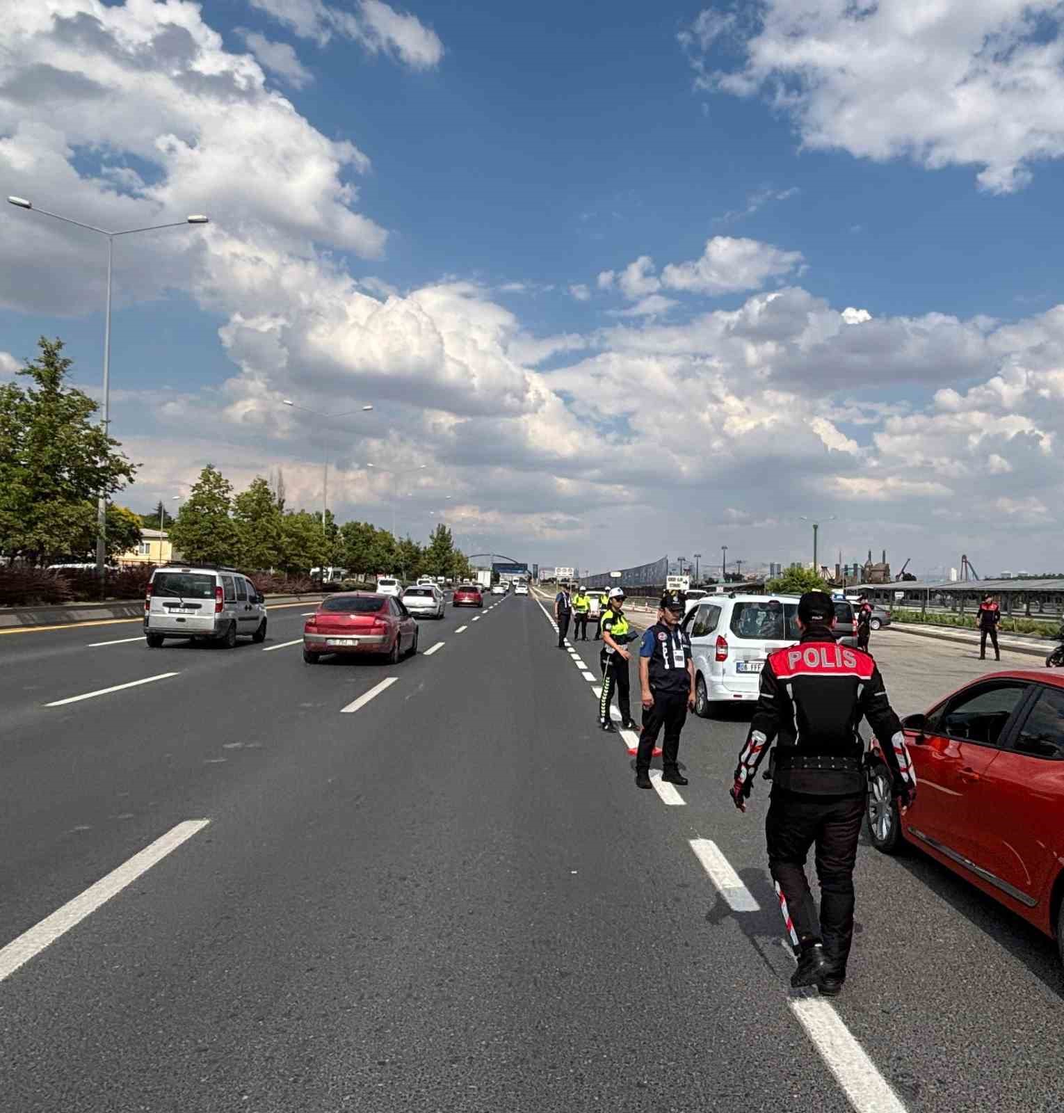 ankarada nato zirvesi kapsaminda asayis ve trafik denetimleri tum hiziyla devam ediyor 1 Um89A2b2