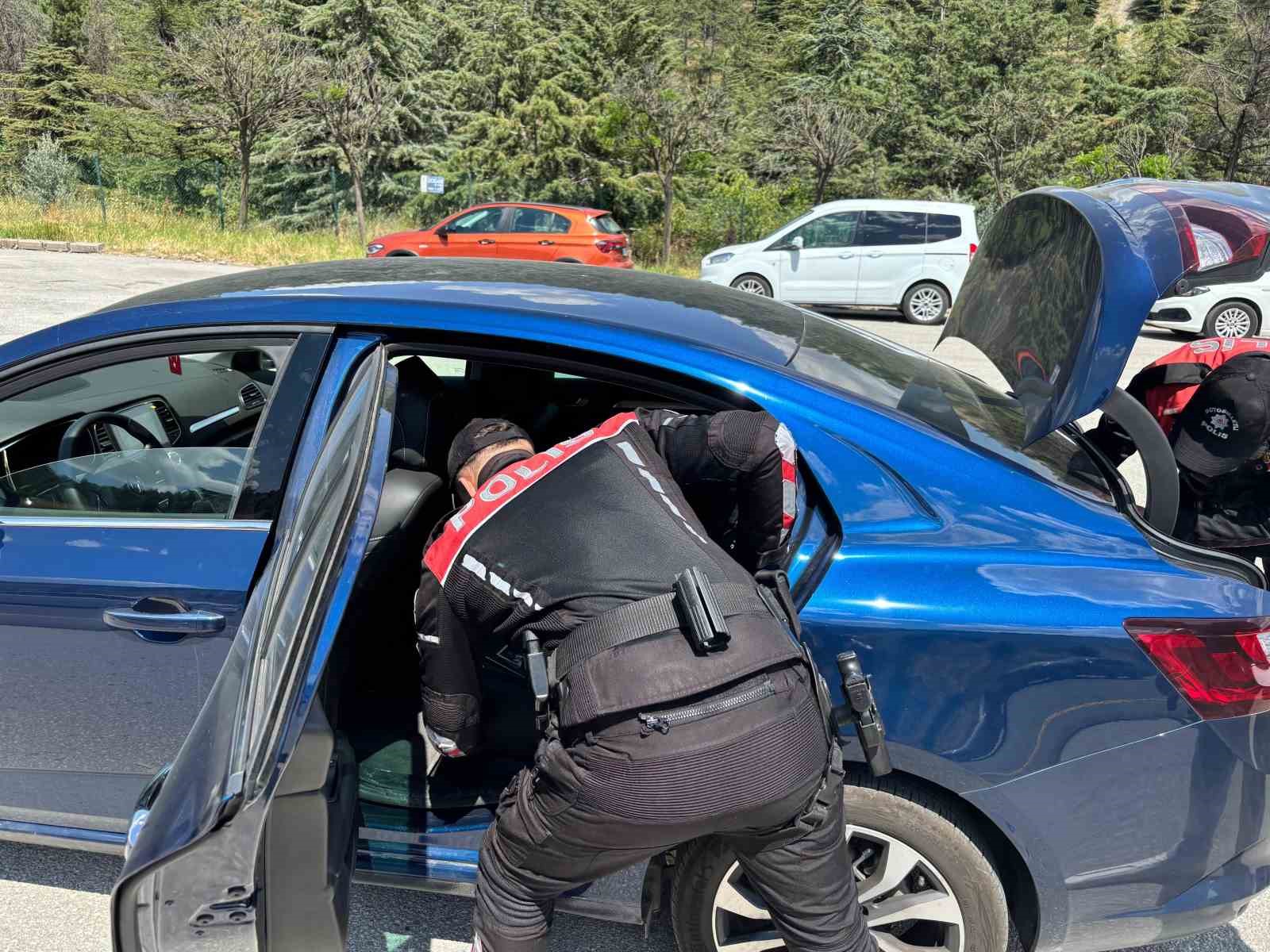 Ankara’da NATO Zirvesi öncesi atlı polisler devriye attı, trafik ve asayiş ekipleri yol kontrol uygulaması gerçekleştirdi 4 ankarada nato zirvesi oncesi atli polisler devriye atti trafik ve asayis ekipleri yol kontrol 7mzqTXFZ