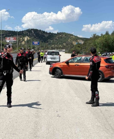 ankarada-nato-zirvesi-oncesi-atli-polisler-devriye-atti-trafik-ve-asayis-ekipleri-yol-kontrol-IjNzxZal.jpg