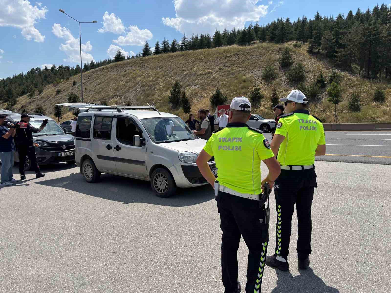 Ankara’da NATO Zirvesi öncesi atlı polisler devriye attı, trafik ve asayiş ekipleri yol kontrol uygulaması gerçekleştirdi 6 ankarada nato zirvesi oncesi atli polisler devriye atti trafik ve asayis ekipleri yol kontrol hlm4ywb8