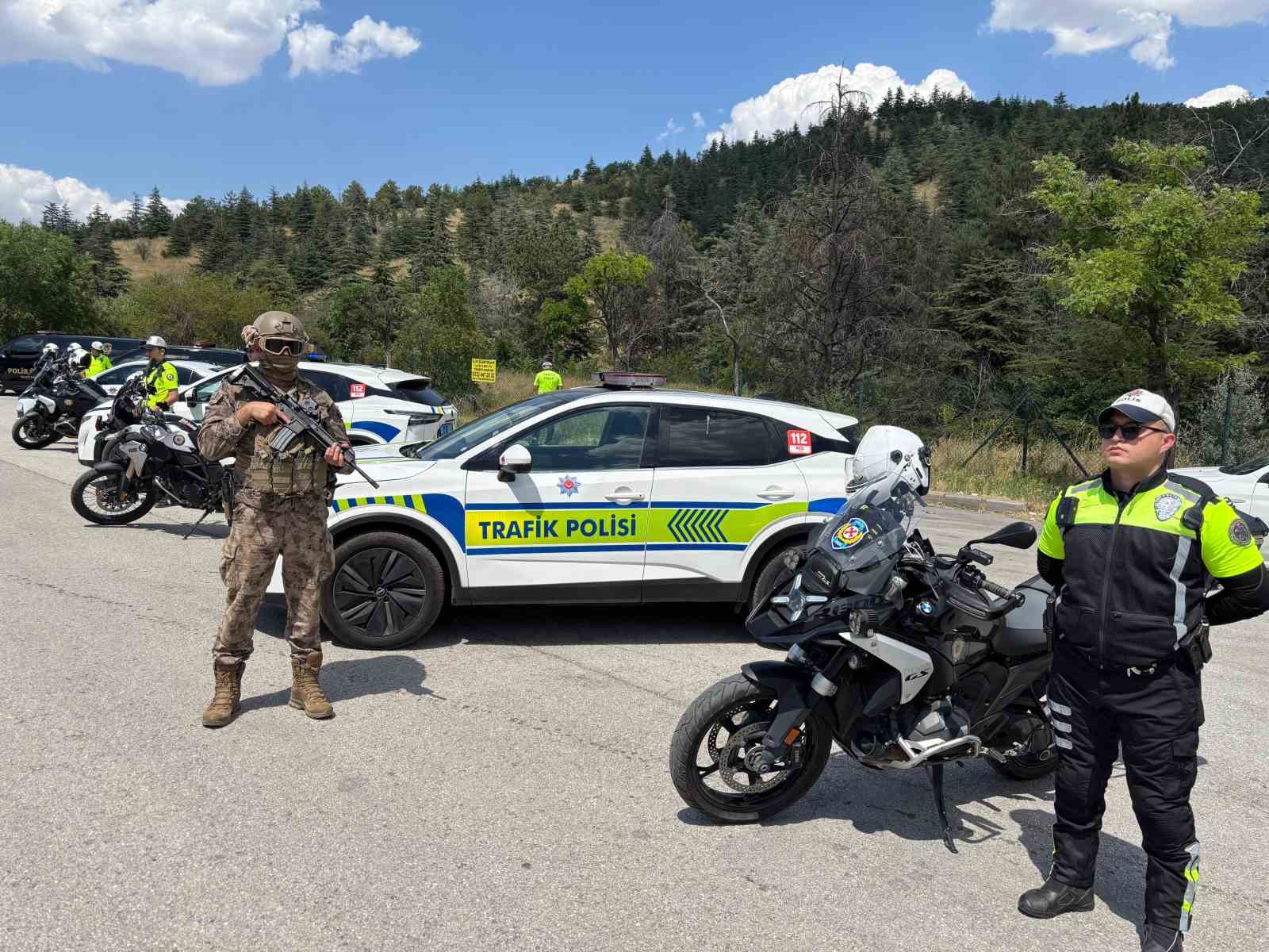 Ankara’da NATO Zirvesi öncesi atlı polisler devriye attı, trafik ve asayiş ekipleri yol kontrol uygulaması gerçekleştirdi 8 ankarada nato zirvesi oncesi atli polisler devriye atti trafik ve asayis ekipleri yol kontrol