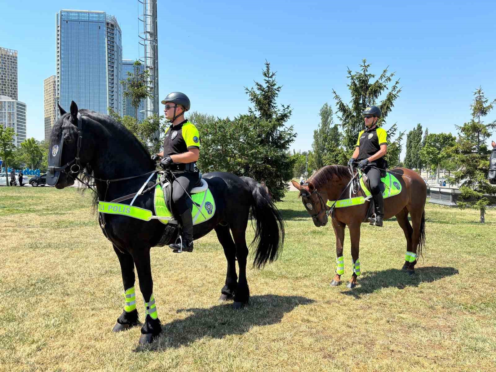 Ankara’da NATO Zirvesi öncesi atlı polisler devriye attı, trafik ve asayiş ekipleri yol kontrol uygulaması gerçekleştirdi 15 ankarada nato zirvesi oncesi atli polisler devriye atti trafik ve asayis ekipleri yol kontrol ltHkgMaX