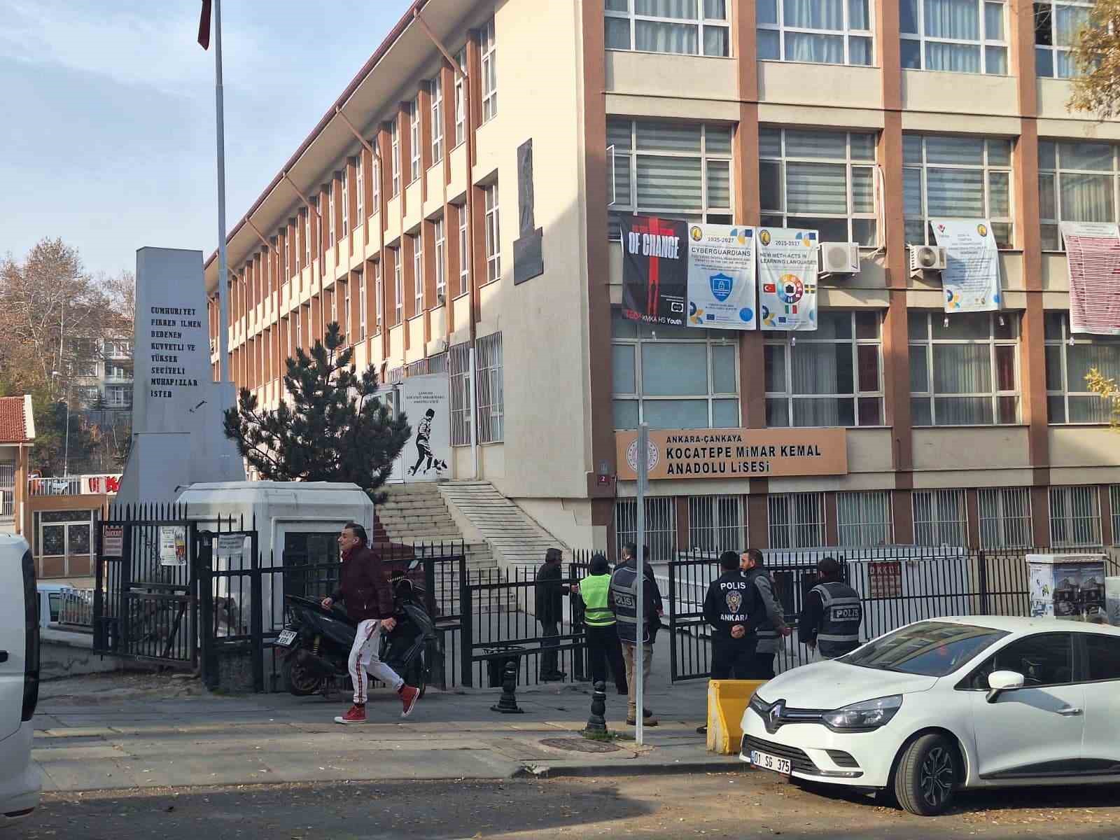 ankarada ogretmene saygisiz davranislarda bulunan ogrenciler hakkinda inceleme baslatildi 1 B5cjKdGG