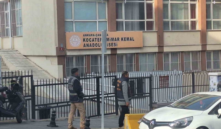 ankarada-ogretmene-saygisiz-davranislarda-bulunan-ogrenciler-hakkinda-inceleme-baslatildi-OZs1UHS7.jpg