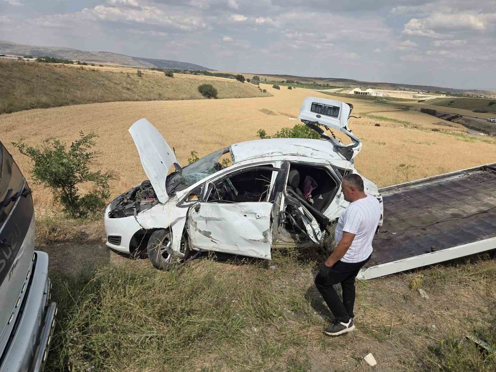 ankarada otomobil sarampole yuvarlandi 3 yarali 0 nI2eh9ht