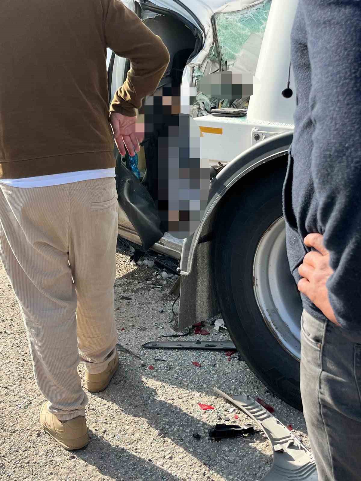 ankarada otomobil tir cekicisine carpti 3 kisilik aile hayatini kaybetti 3 lWj9QpwD