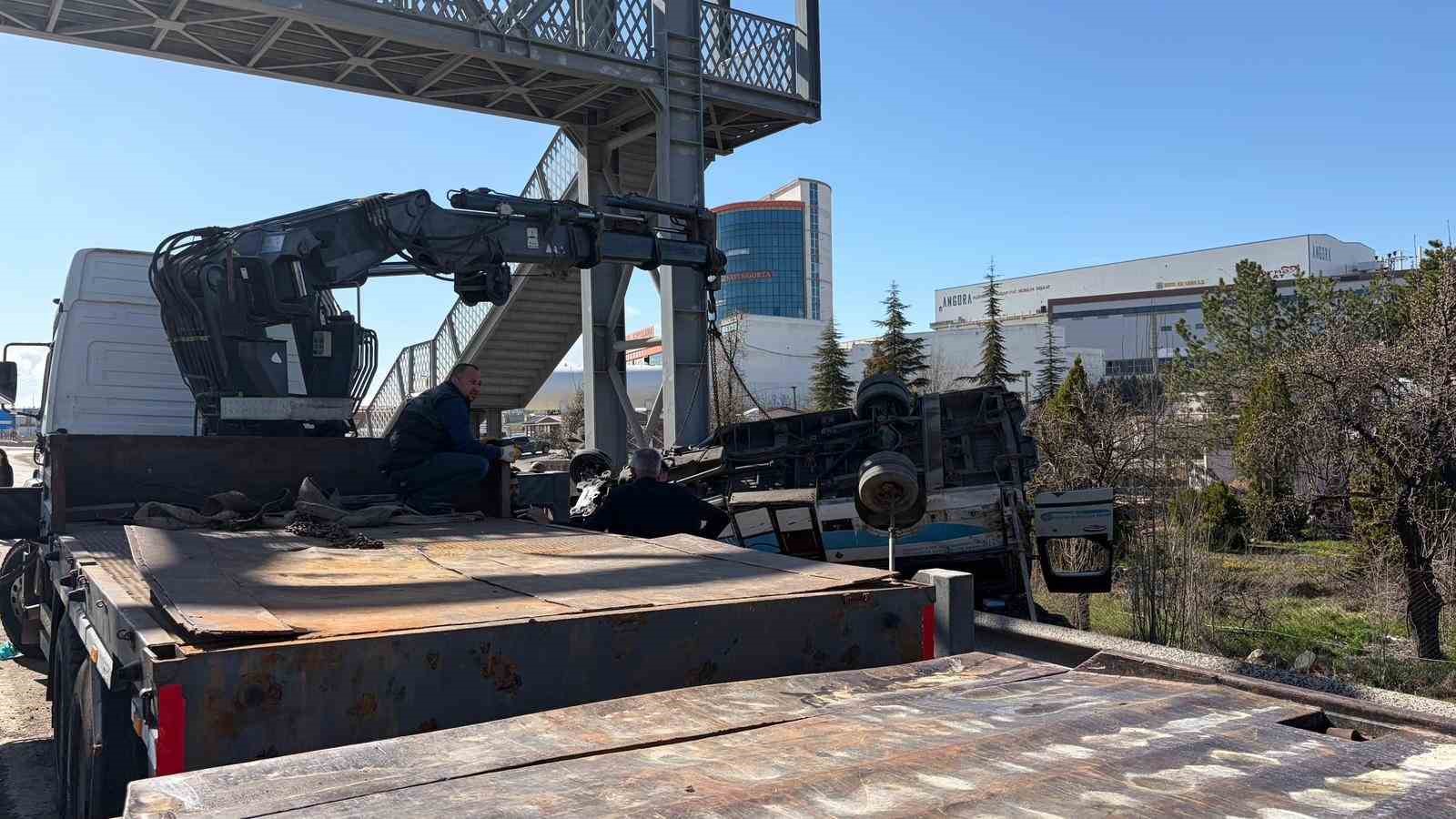 ankarada ozel halk otobusu kopru diregine carpti 5 olu 15 yarali 1