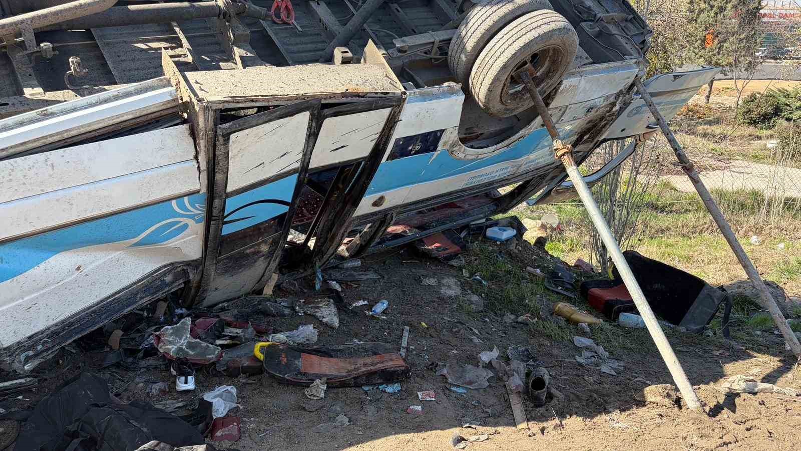 ankarada ozel halk otobusu kopru diregine carpti 5 olu 15 yarali 2 ZK32Y3Xl