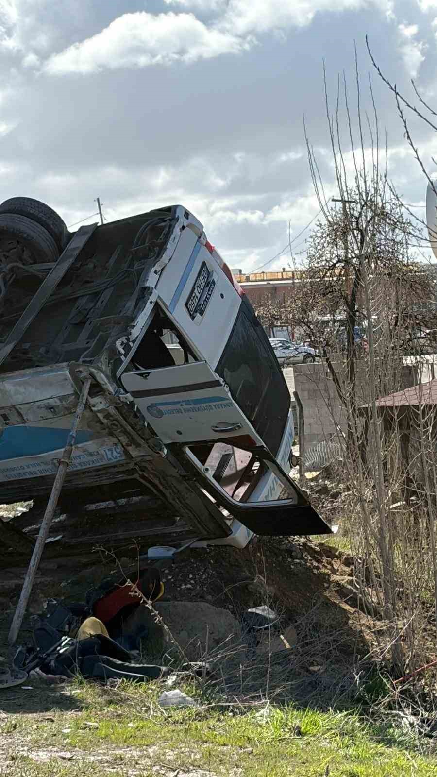 ankarada ozel halk otobusu kopru diregine carpti 5 olu 15 yarali 5 CbmDKwer