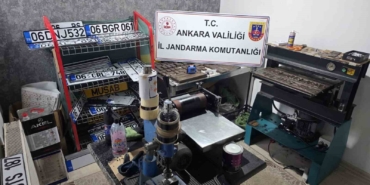 ankarada-resmi-belgede-sahtecilik-yapan-sahis-gozaltina-alindi-7F7Bi17q.jpg