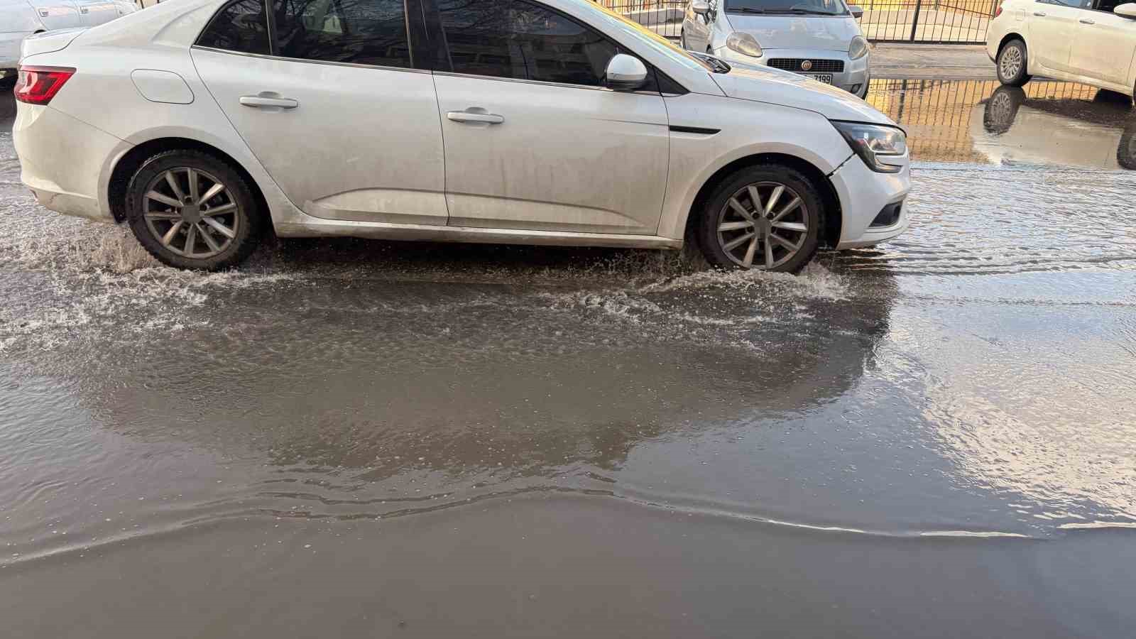 ankarada saganak etkili oldu caddeler ve sokaklar gole dondu 3 uhSnyeMb