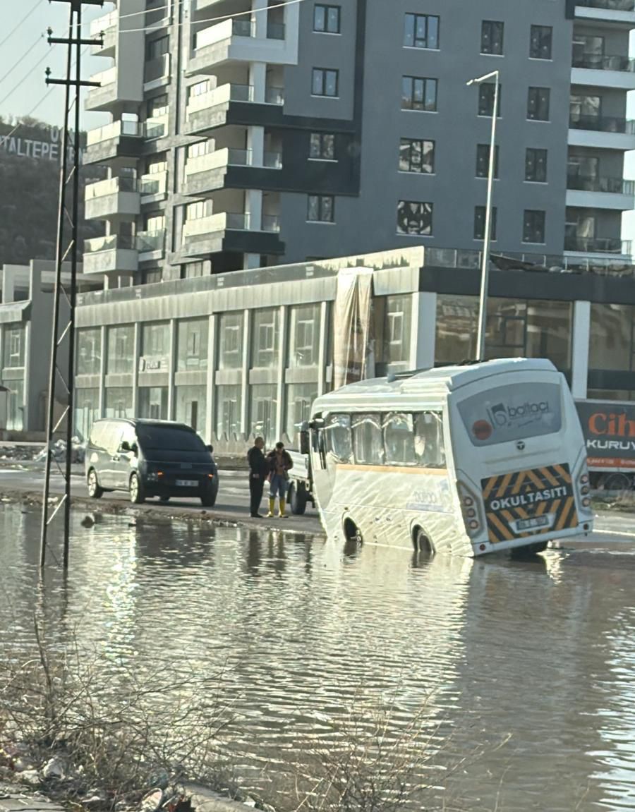 ankarada saganak etkili oldu caddeler ve sokaklar gole dondu 4 Aufld7tR