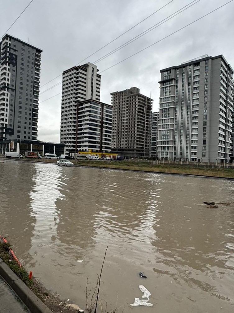 ankarada saganak etkili oldu caddeler ve sokaklar gole dondu 5 TKiCDfYh