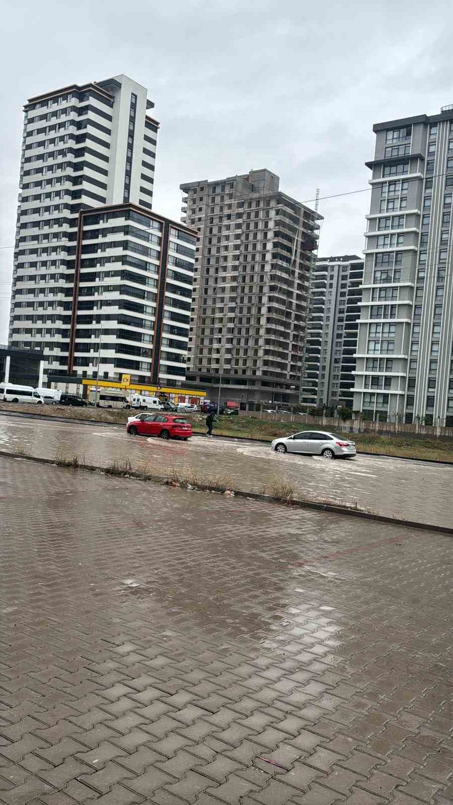 ankarada saganak etkili oldu caddeler ve sokaklar gole dondu 6 vLqX1Rbv