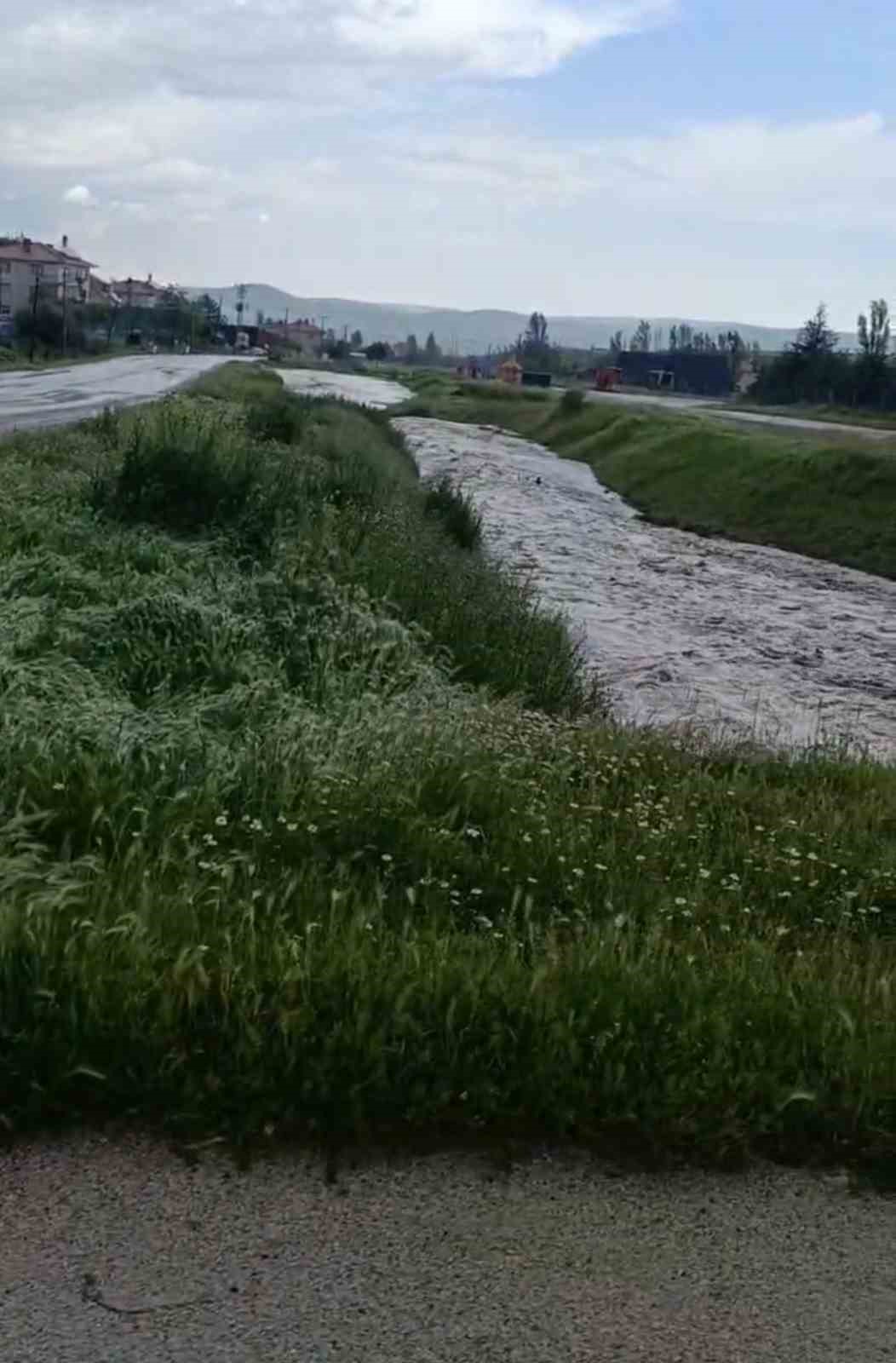 Ankara’da sağanak sonrası sel meydana geldi 4 ankarada saganak sonrasi sel meydana geldi 0 pVGhrCRs
