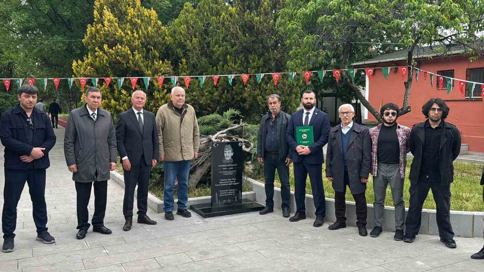 ankarada sehit cahar dudayev aniti torenle acildi 1 He4aJiBj